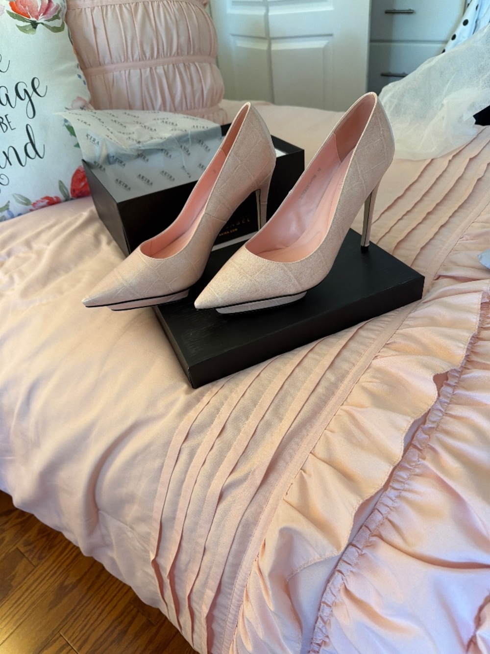 AKIRA Gold Skyscraper Pink Platform Pump